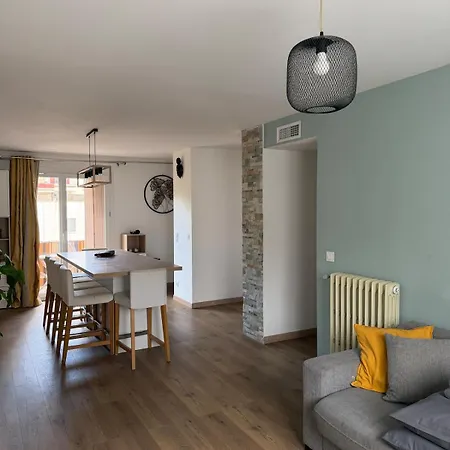 Beautiful 2-bedroom With Air Conditioning - Tram - Balconies - Quiet شقة نيس
