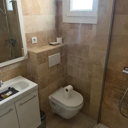 شقة Beautiful 2-bedroom With Air Conditioning - Tram - Balconies - Quiet