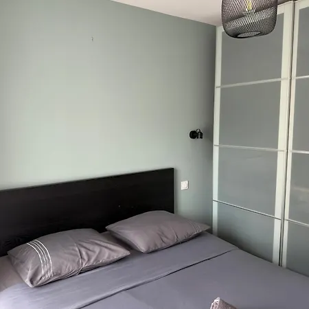 Beautiful 2-bedroom With Air Conditioning - Tram - Balconies - Quiet شقة نيس